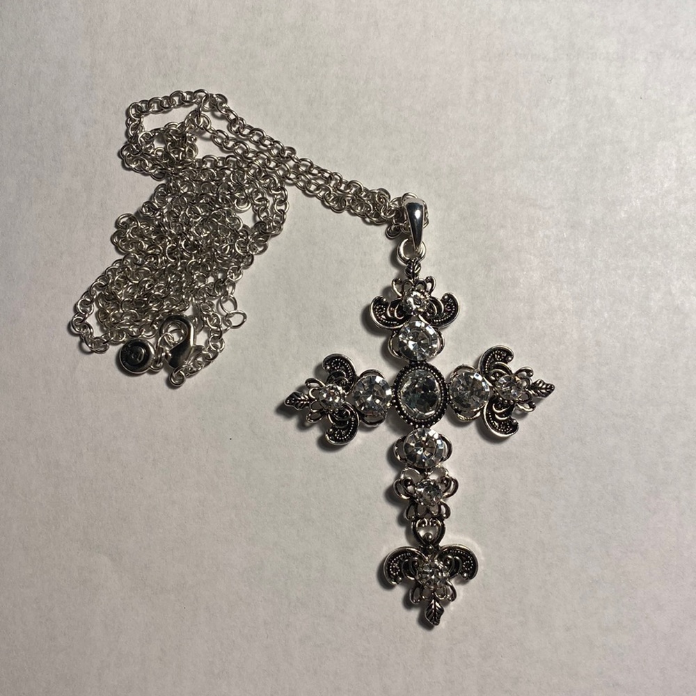 C1946 Silver Statement  Cross Necklace